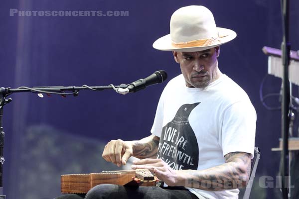 BEN HARPER AND THE INNOCENT CRIMINALS - 2019-07-06 - HEROUVILLE SAINT CLAIR - Chateau de Beauregard - Scene Beauregard - 